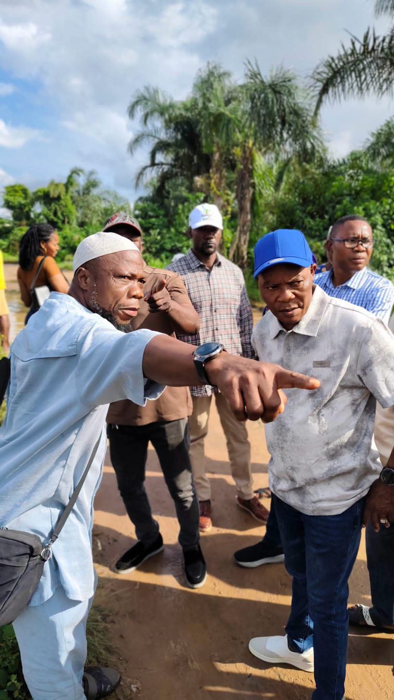 We Are Drowning”: Lagos Community Begs Sanwo-Olu for Help as Gada Canal Flood Displaces Families, Shuts Down Bridge up to Okemeta and Ayanrin